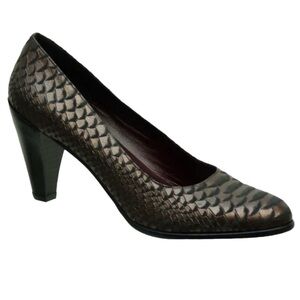 Roberto Capucci Ombria black/purple pumps Sz 8 new condition have small flaw